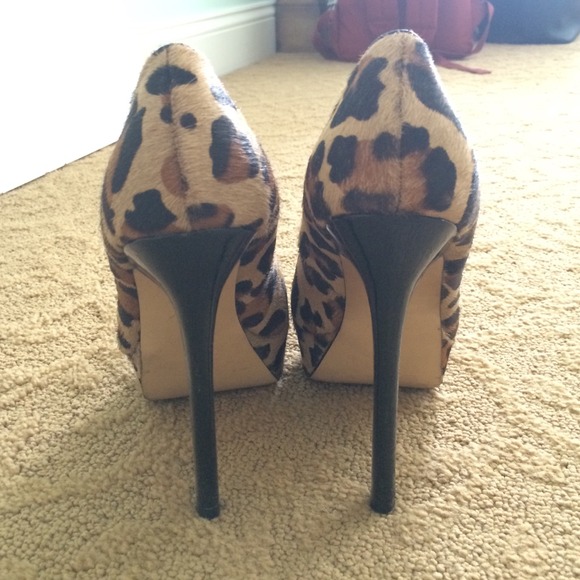 Steve Madden leopard print heels - Picture 3 of 4