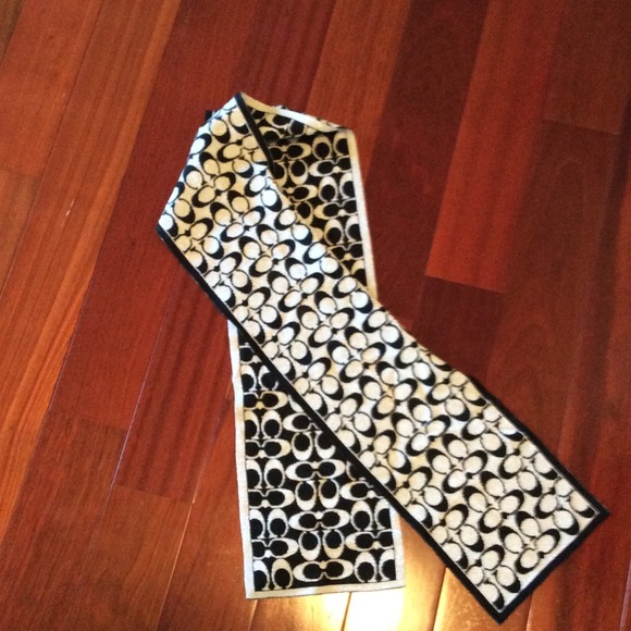 Authentic Coach scarf