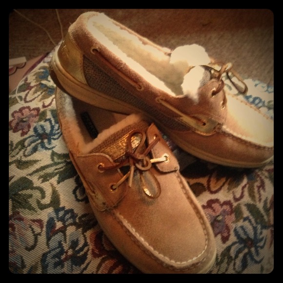 Gold fur lined leather Sperry's