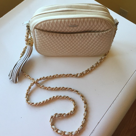 Koschi Handbags - 🎉2x Host's Pick🎉White Chain Cross Body Bag