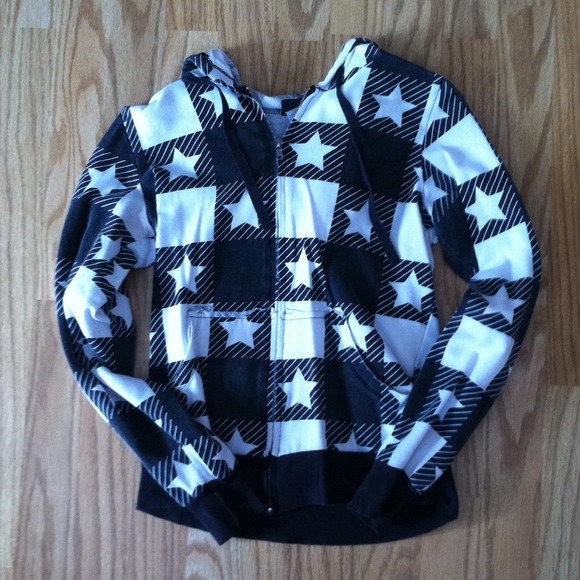 Black and white star sweatshirt