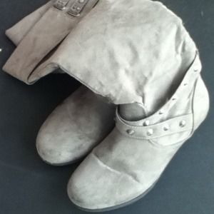 Gray boots for $15