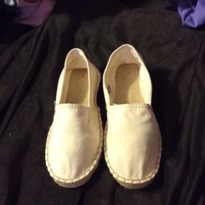 NWOT. Off white Steve Madden shoes