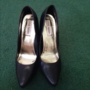 Black pointed heels *discounted further