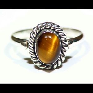 Gorgeous .925 Sterling Silver woman's Ring