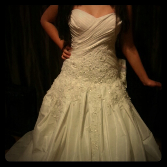 🌟SOLD🌟SOLD🌟NWT Beautiful Wedding Dress!