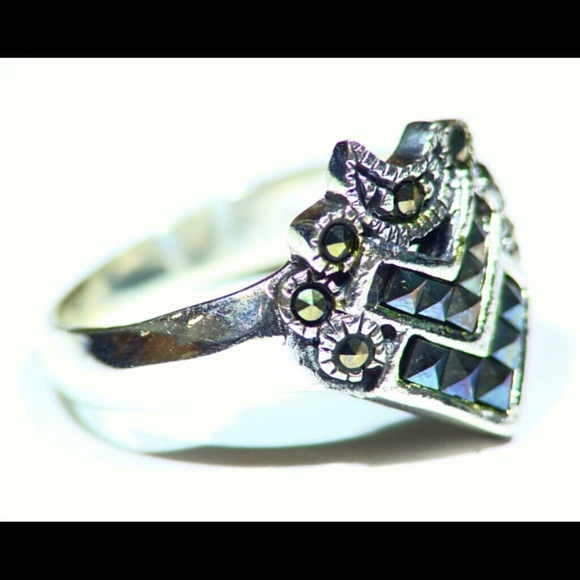 Size 6 .925 Sterling Silver Marcasite Ring - Picture 2 of 4
