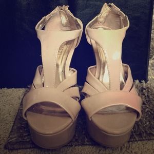Nude wedges