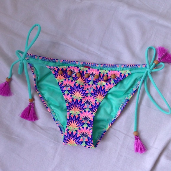 NEVER WORN vs swim bottoms