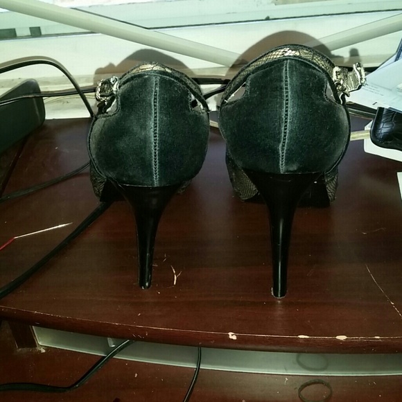 Heels - Picture 4 of 4