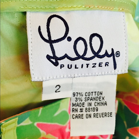 ⛔️SOLD⛔️Lilly Pulitzer Capri pants. - Picture 2 of 3