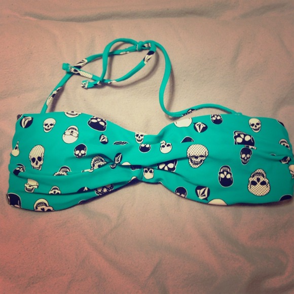 💀 Skully Dot Swim Top