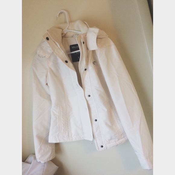 off-white jacket • [hollister]