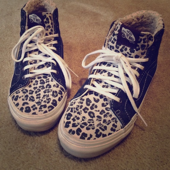 Leopard skate shoes