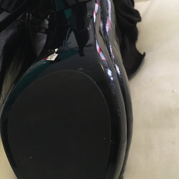 Adorable Carlos Santana Bow Heels - Picture 4 of 4