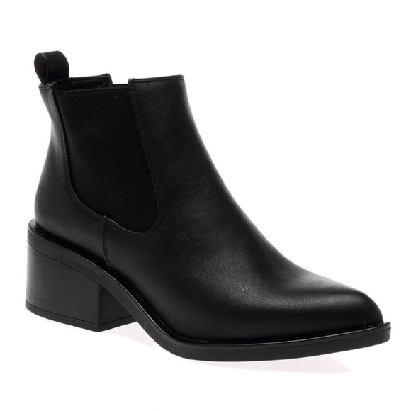HESPER POINTY BLACK CHELSEA ANKLE BOOTS