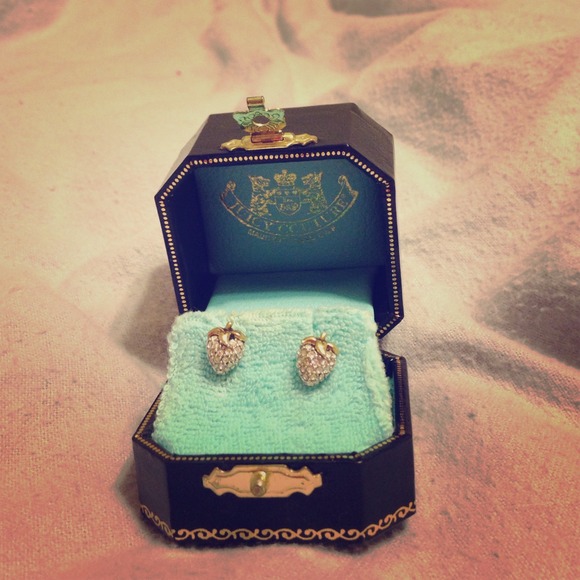 🍓Juicy Couture Strawberry Studs 🍓