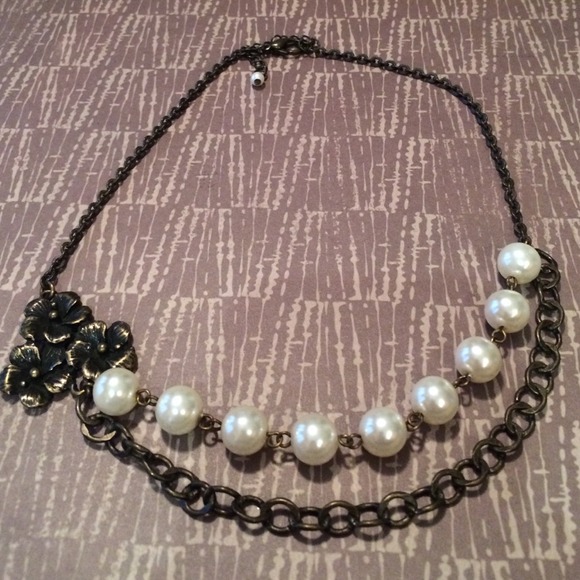Faux pearl and rose necklace