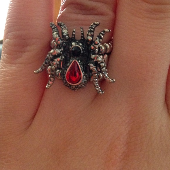 A spider stretch ring. - Picture 3 of 3