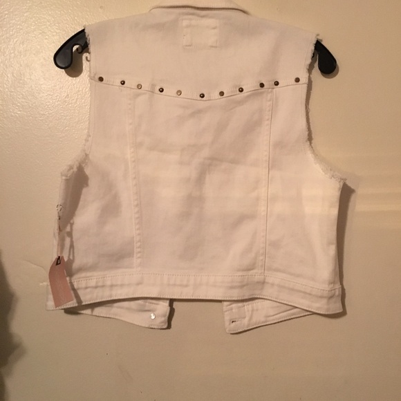 Medium white vest from forever 21 - Picture 3 of 4