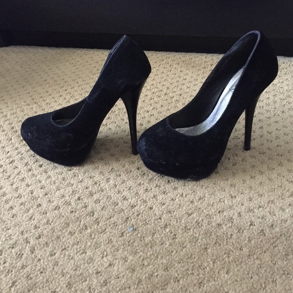 Heels - Picture 2 of 2