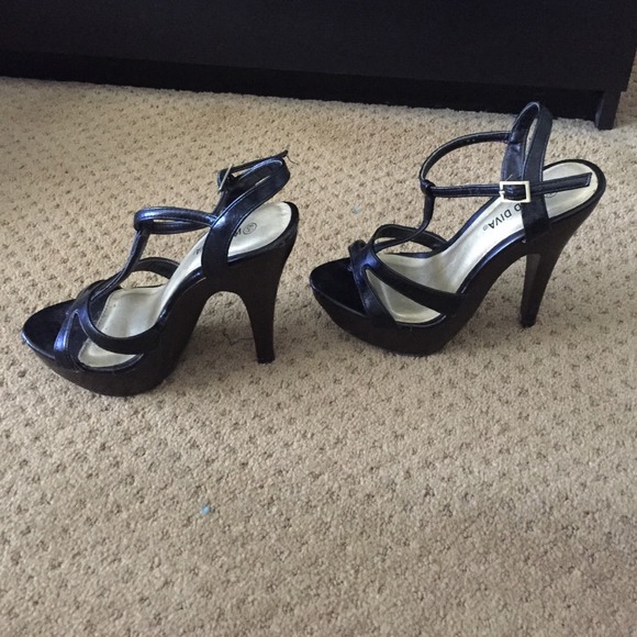 Heels - Picture 2 of 3