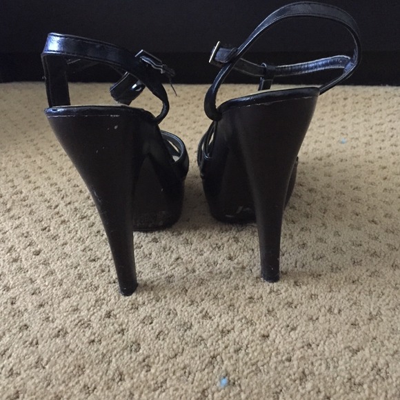Heels - Picture 3 of 3