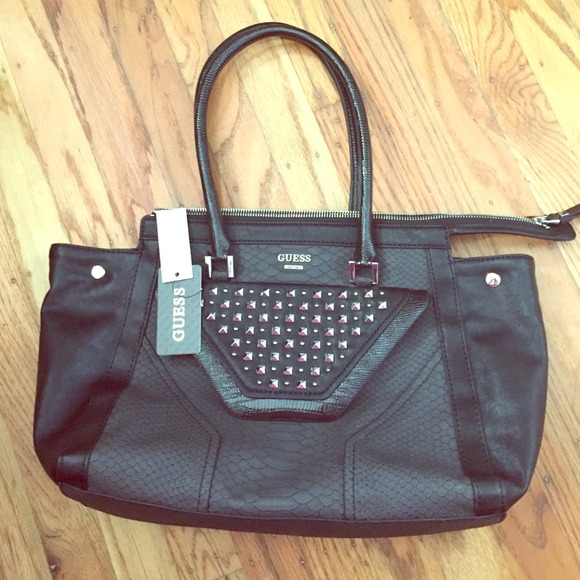 NEW WITH TAGS GUESS PURSE