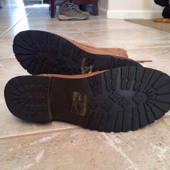 Boots - Picture 3 of 3