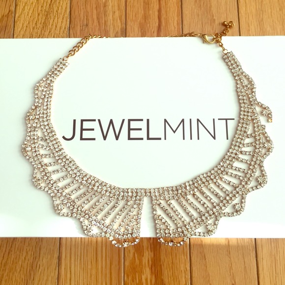 Jewelmint crystal collar necklace