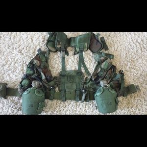 Military Vest, tactical load bearing (enhanced)