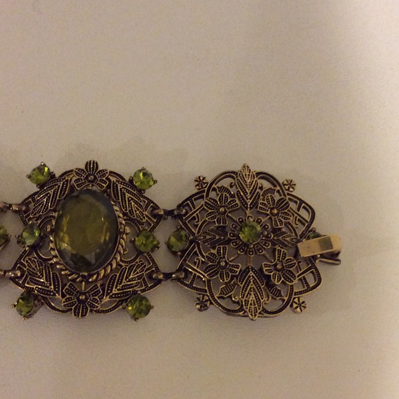 Vintage look bracelet with green stones - Picture 2 of 3