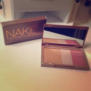 Urban Decay Naked Flushed