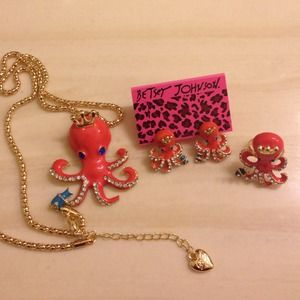 Betsey johnson necklace, earrings, and ring set!
