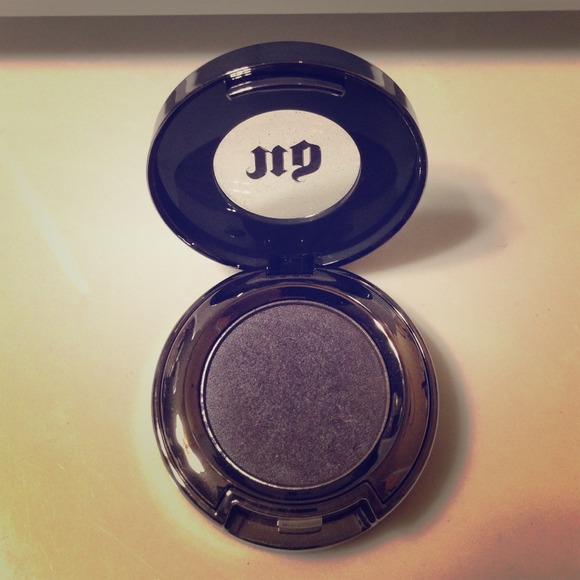 Urban Decay eyeshadow-Desperation.