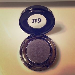 Urban Decay eyeshadow-Desperation.