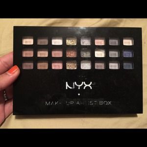 NYX makeup artist box pallet