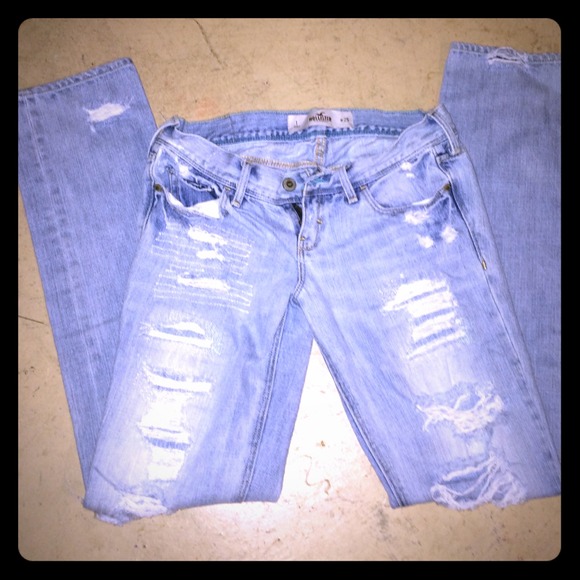 Light wash ripped Hollister skinnys