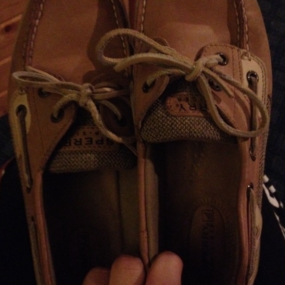 Womans sperry top siders- like new