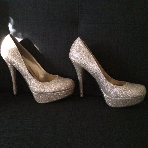 🎉HP 12/29, 1/2, 1/5, 1/25🎉 glitter heels - Picture 3 of 4