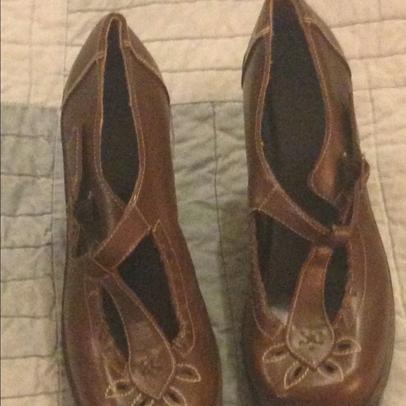 Women's brown heels
