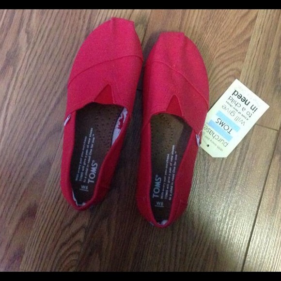 Red Toms NWT