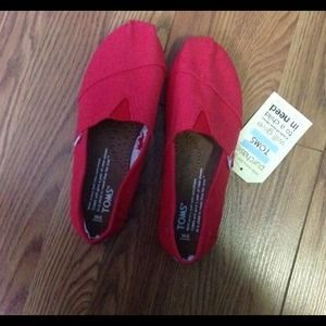 Red Toms NWT