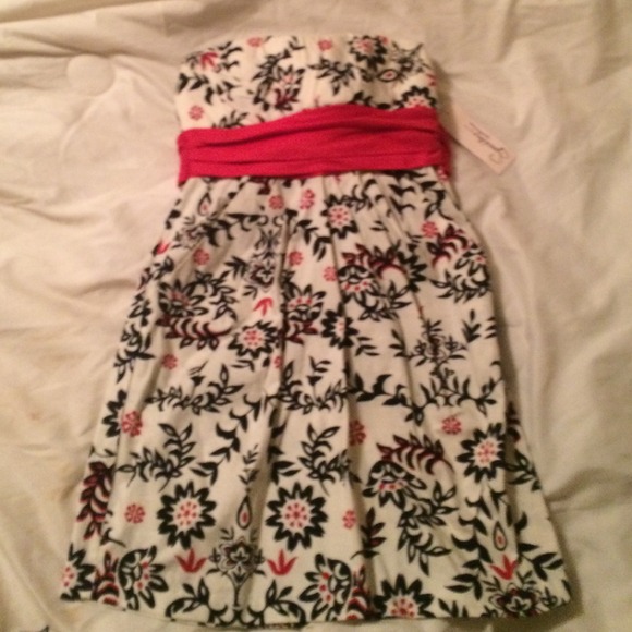 Strapless dress! Adorable