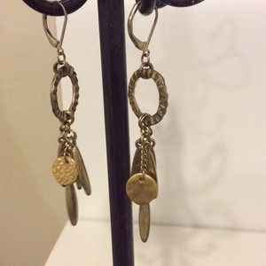 Brushed gold dangling earrings
