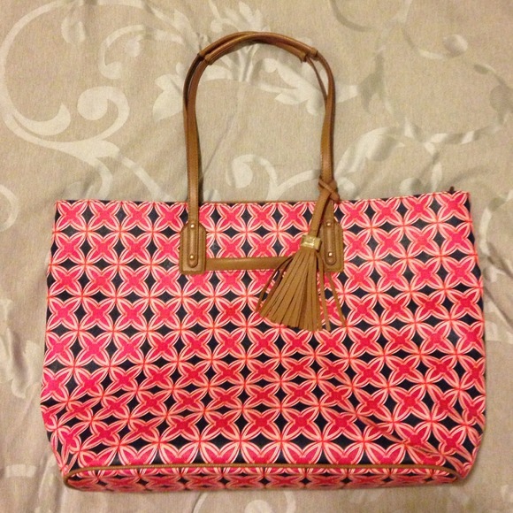 Stella & Dot la totale bag medallion EUC
