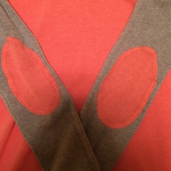 Gray and pink sweater - Picture 2 of 4