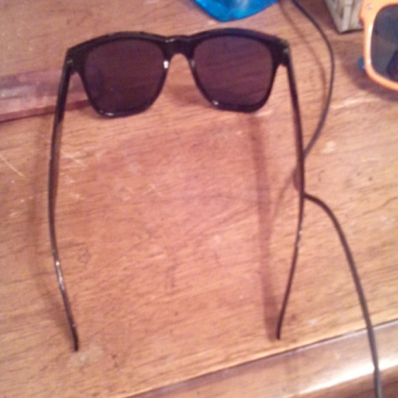 Sunglasses - Picture 3 of 4