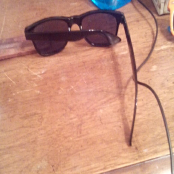 Sunglasses - Picture 4 of 4