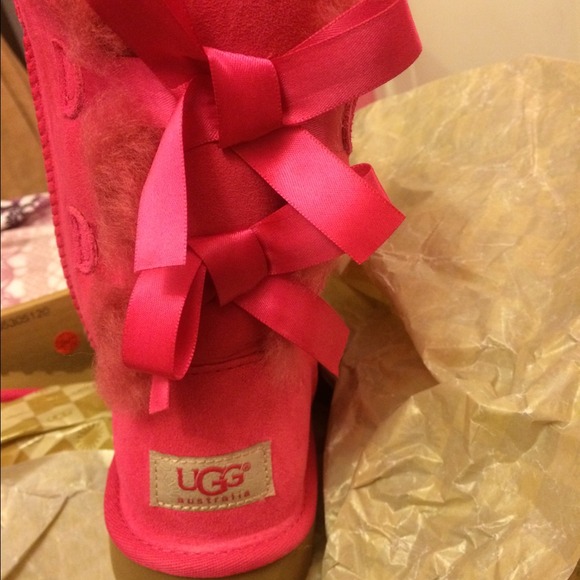 brand new In original box. Fits women's size 6
